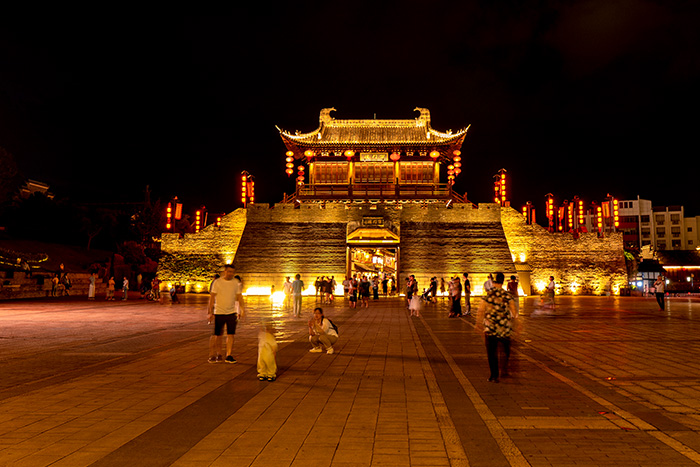 亮化工程的收費標(biāo)準(zhǔn)是什么？