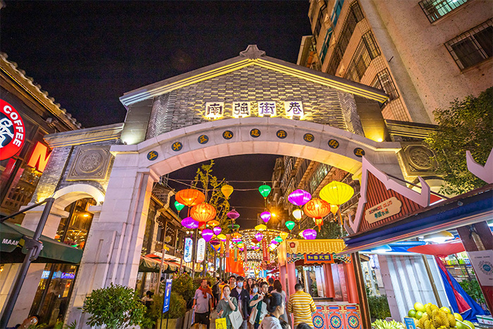 想要提升夜經(jīng)濟(jì)，你知道夜市燈光亮化應(yīng)該怎么做嗎？