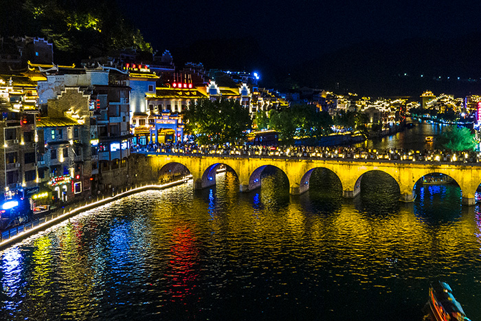 當(dāng)文旅亮化遇見科技：景區(qū)如何打造沉浸式夜游體驗？