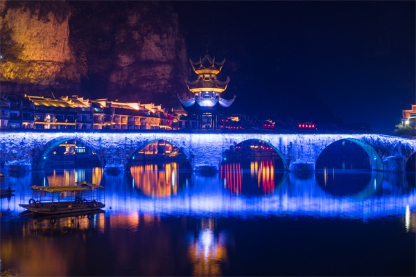 景觀(guān)亮化工程施工要注意什么