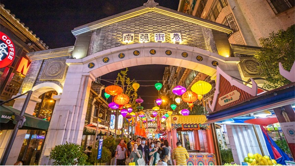 商業(yè)街區(qū)亮化這樣設(shè)計能夠吸引更多消費(fèi)者
